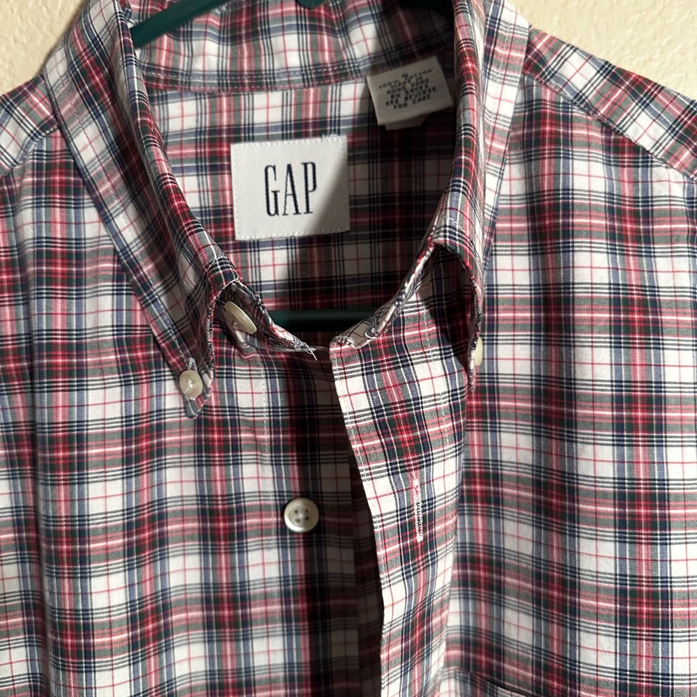 GAP Men's Red Plaid Shirt - Picture 2 of 5